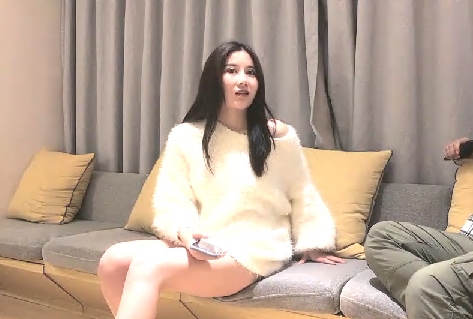 这才是真实高端外 围 的打开方式清 纯 又 高颜值的 妹 子 穿得像个 小 仙 女 白皙的皮 肤 侧 脸 无 敌美 被小哥的胖身体重压 下 面  气喘吁吁